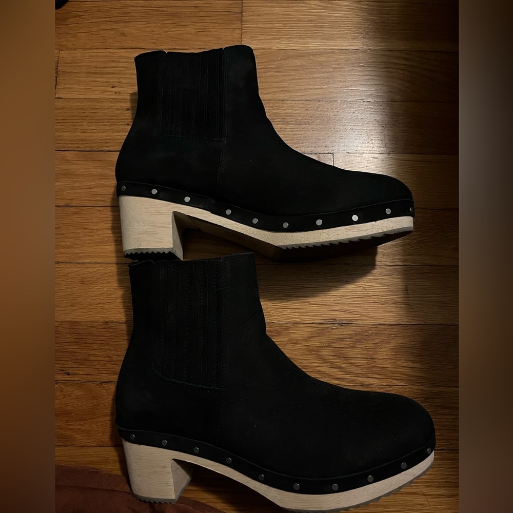 Heeled Clogs - Picture 2 of 3